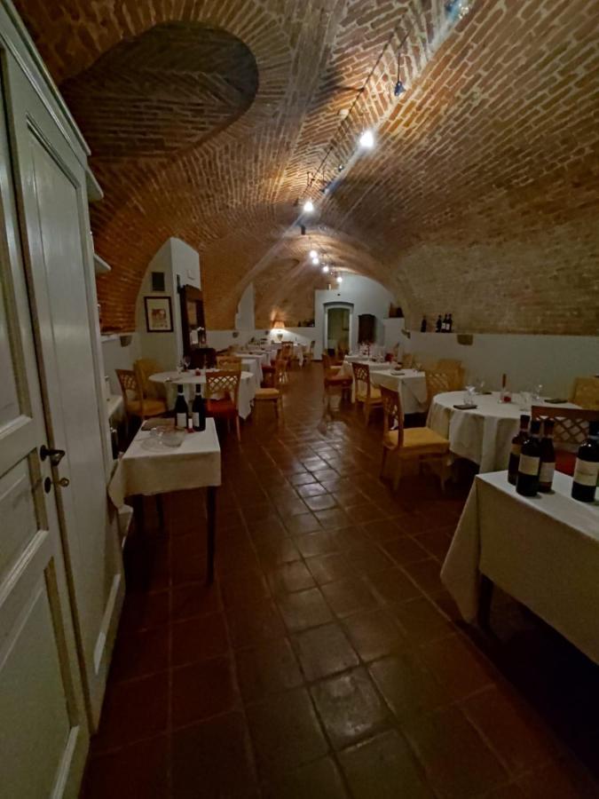 Foresteria Ristorante Conti Roero Monticello d'Alba ภายนอก รูปภาพ