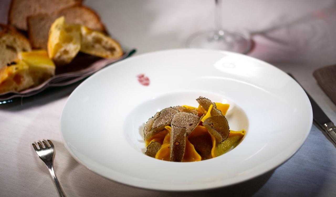 Foresteria Ristorante Conti Roero Monticello d'Alba ภายนอก รูปภาพ