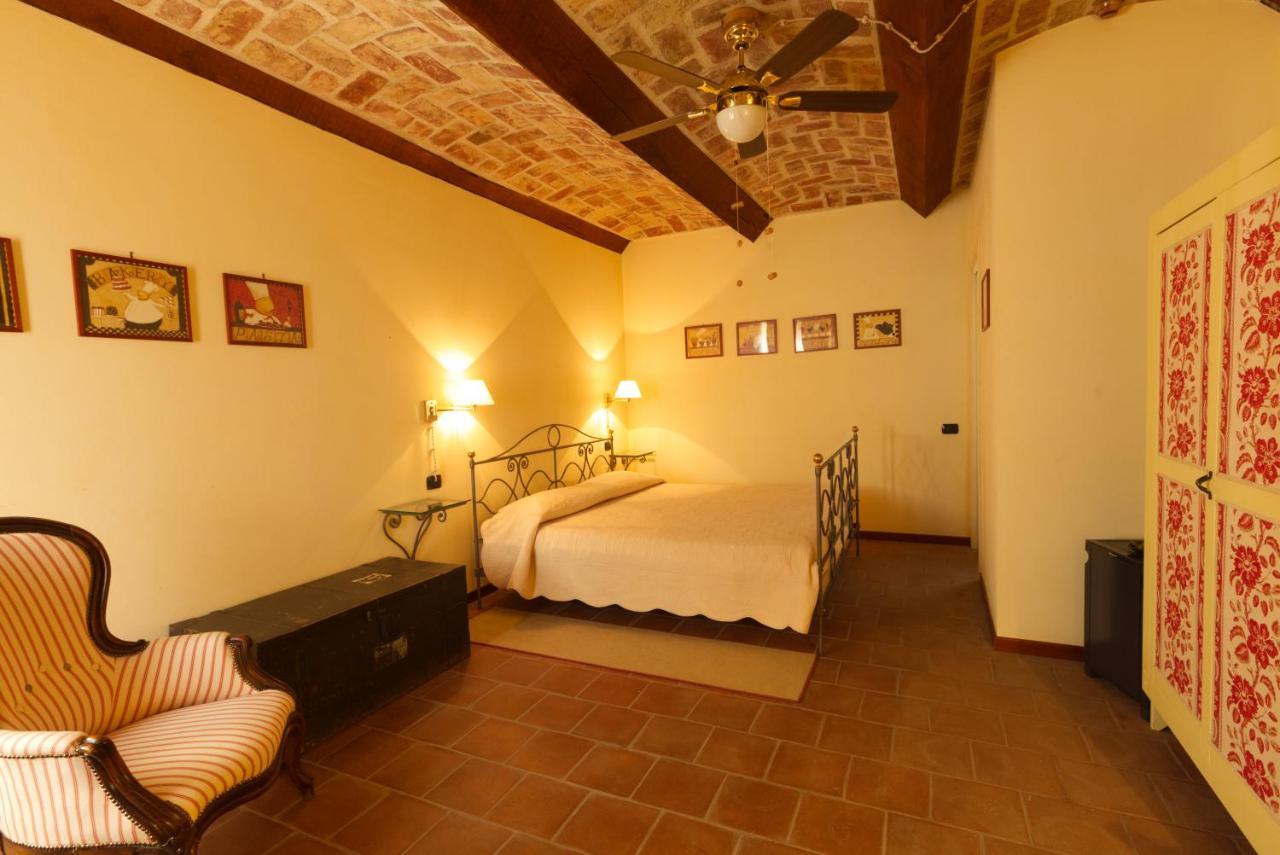 Foresteria Ristorante Conti Roero Monticello d'Alba ภายนอก รูปภาพ