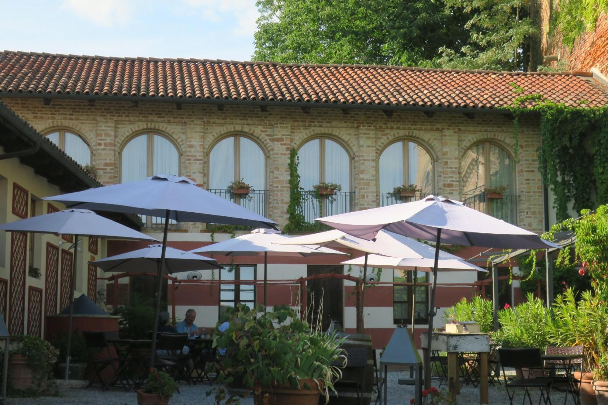 Foresteria Ristorante Conti Roero Monticello d'Alba ภายนอก รูปภาพ